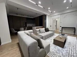 3-комнатная квартира − 130 м², 4/8 этаж