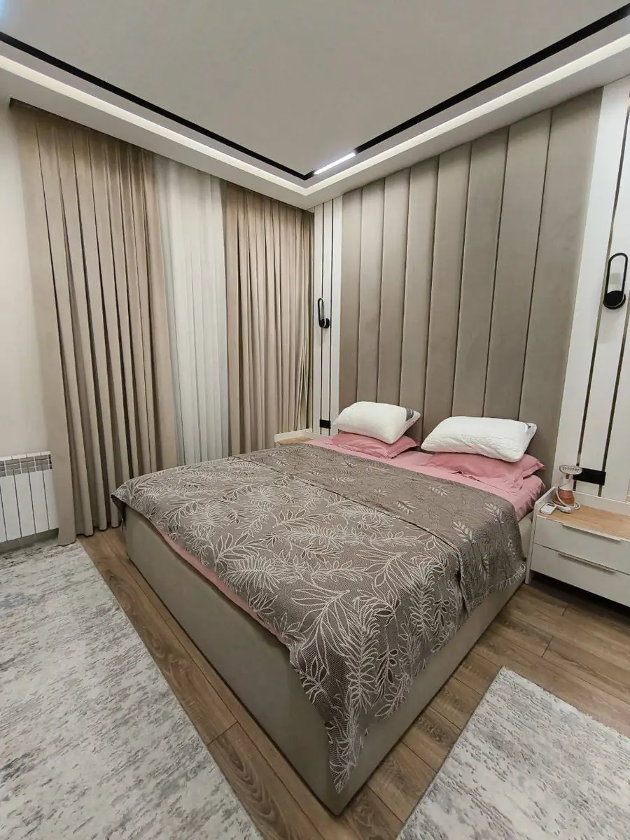 Сдается 2-комнатная квартира − 55 м²