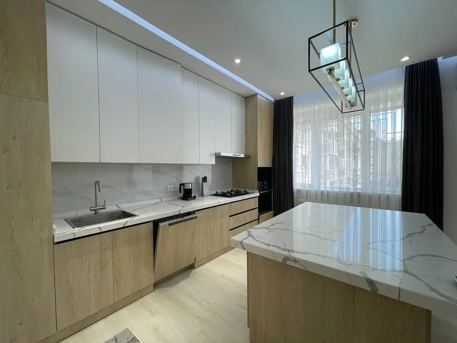 3-комнатная квартира − 135 м², 5/9 этаж