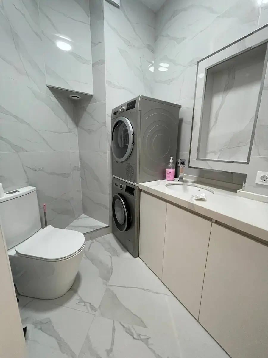 Сдается 3-комнатная квартира − 135 м²