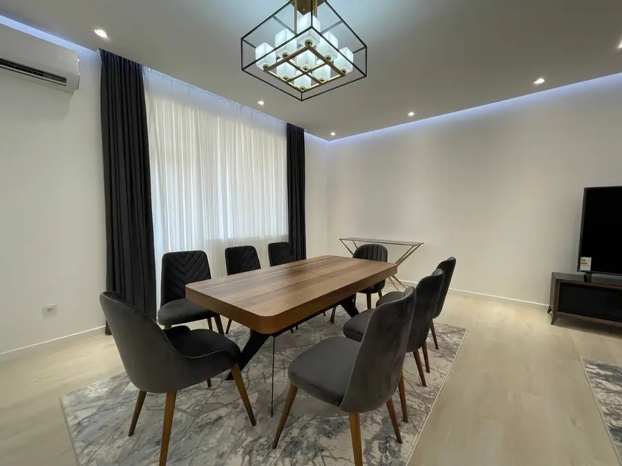 3-комнатная квартира − 135 м², 5/9 этаж