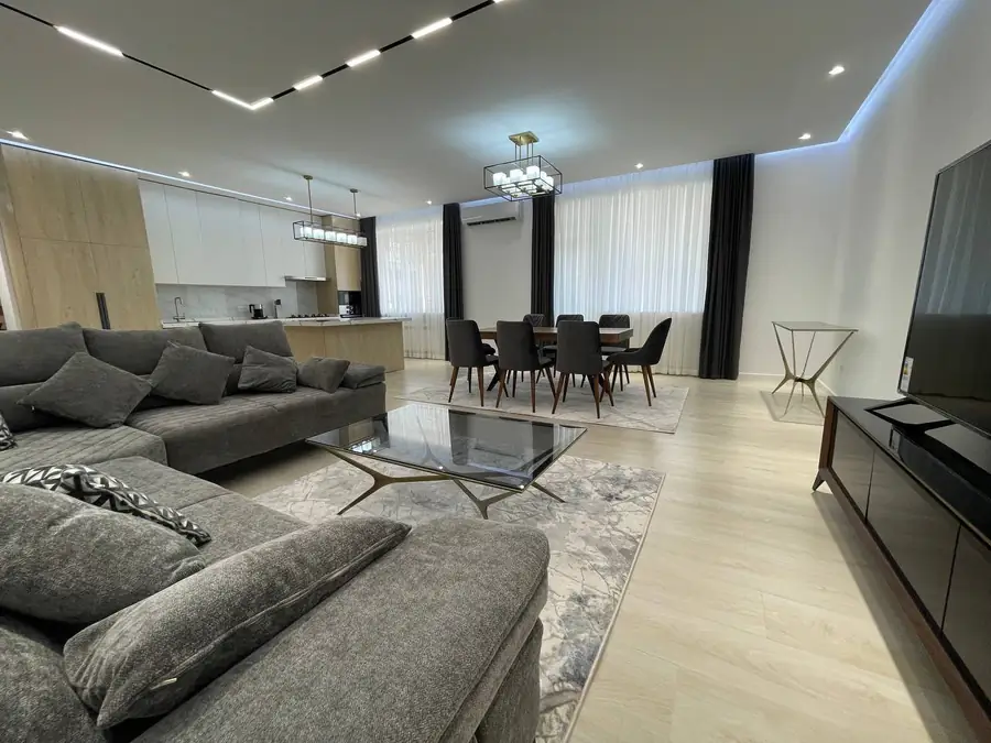 3-комнатная квартира − 135 м², 5/9 этаж