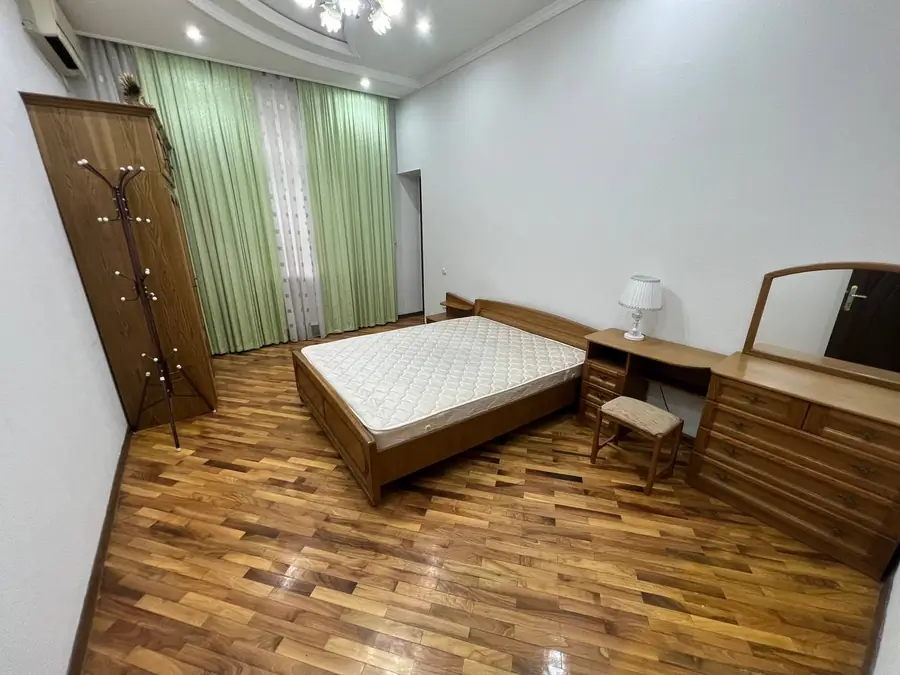 3-комнатная квартира − 140 м², 3/5 этаж