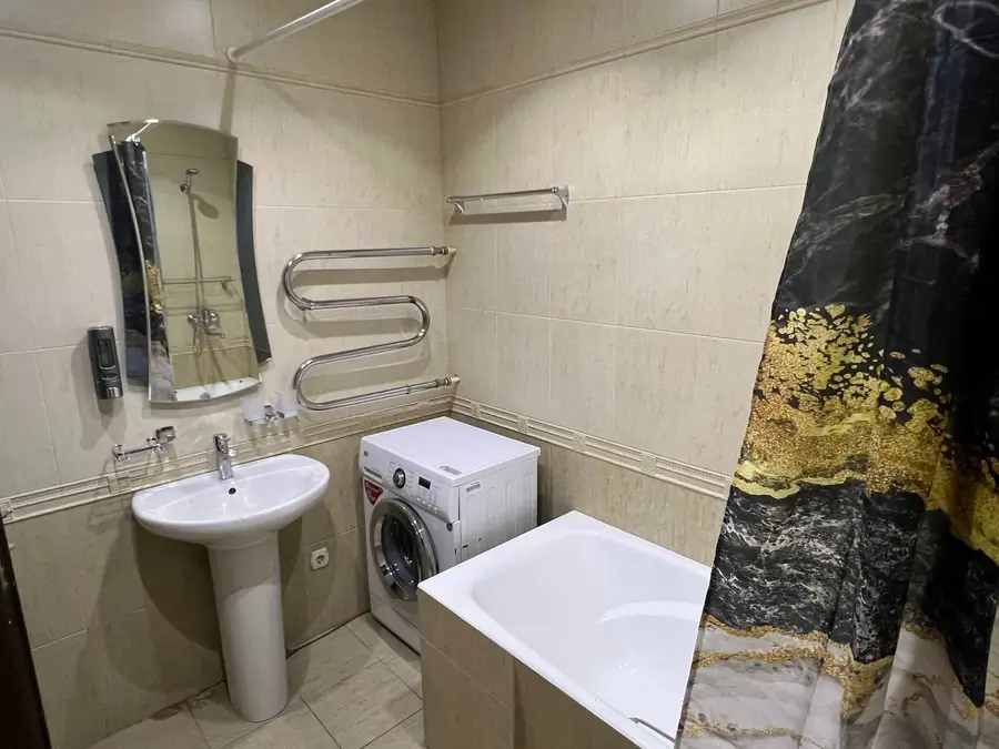 Ijaraga 3 xonali kvartira − 140 m²