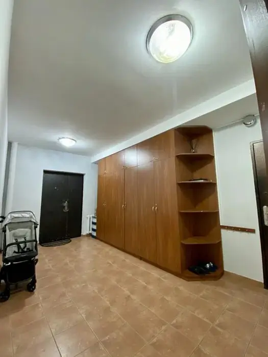 Сдается 3-комнатная квартира − 125 м²