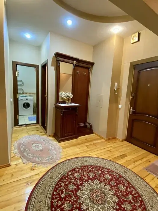 Сдается 3-комнатная квартира − 125 м²