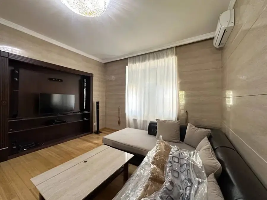 4-комнатная квартира − 200 м², 2/7 этаж