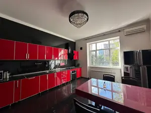 4-комнатная квартира − 200 м², 2/7 этаж