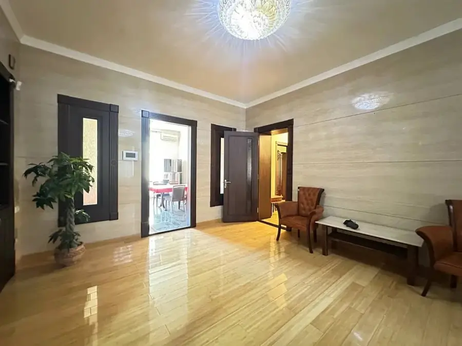 Ijaraga 4 xonali kvartira − 200 m²