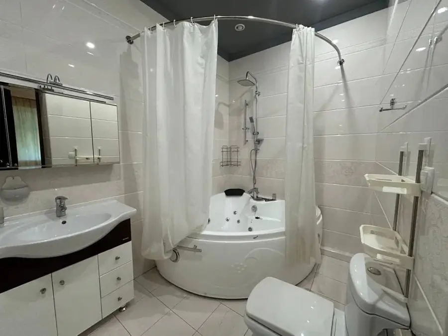 Ijaraga 4 xonali kvartira − 200 m²