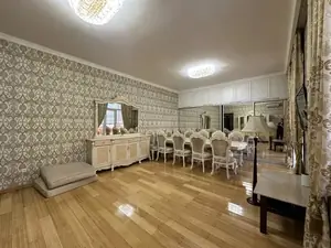 4-комнатная квартира − 200 м², 2/7 этаж