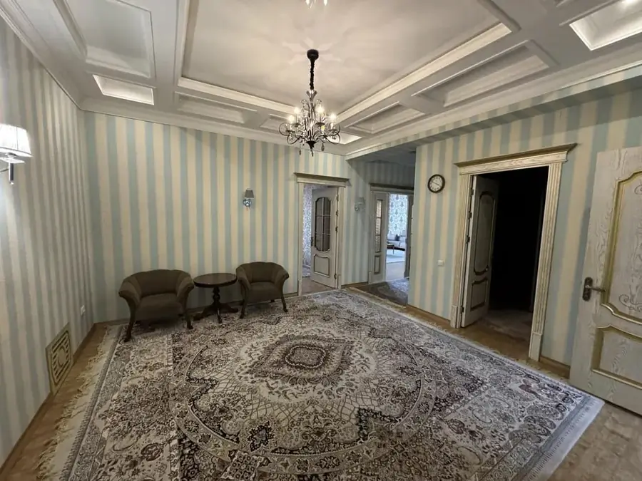 4-комнатная квартира − 165 м², 2/6 этаж