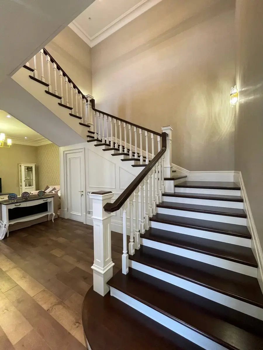 Ijaraga 3 qavatli uy − 450 m²