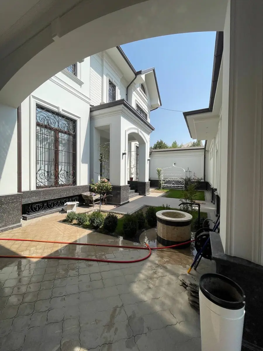 Ijaraga 3 qavatli uy − 450 m²