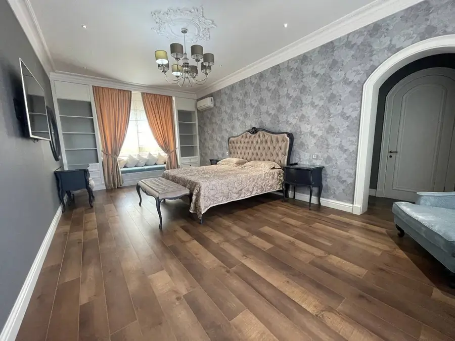 Ijaraga 3 qavatli uy − 450 m²