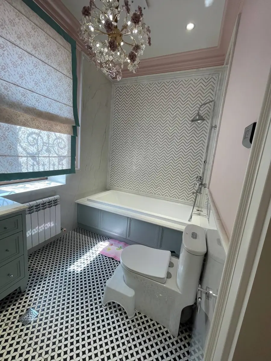 Ijaraga 3 qavatli uy − 450 m²