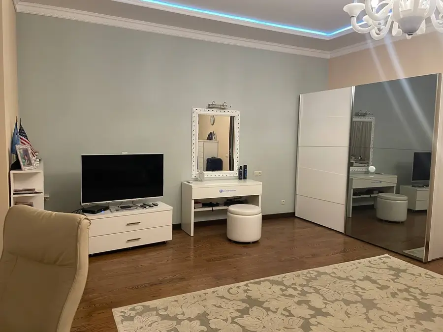 Ijaraga 5 dan ortiq xonali kvartira − 420 m²