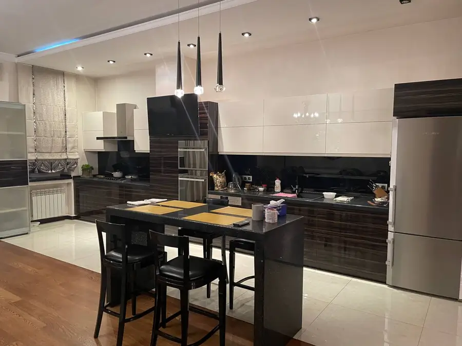 Ijaraga 5 dan ortiq xonali kvartira − 420 m²