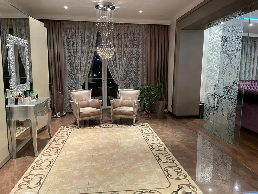 Более 5-комнатная квартира − 420 м², 6/9 этаж