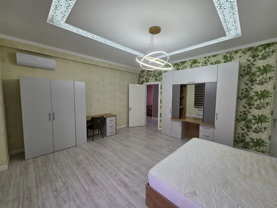 Сдается 3-этажный дом − 450 м²