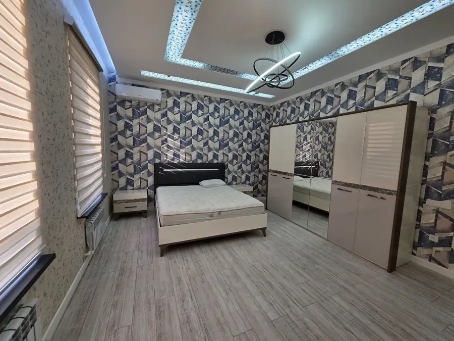 3 qavatli uy − 450 m², 4.5 sot. 