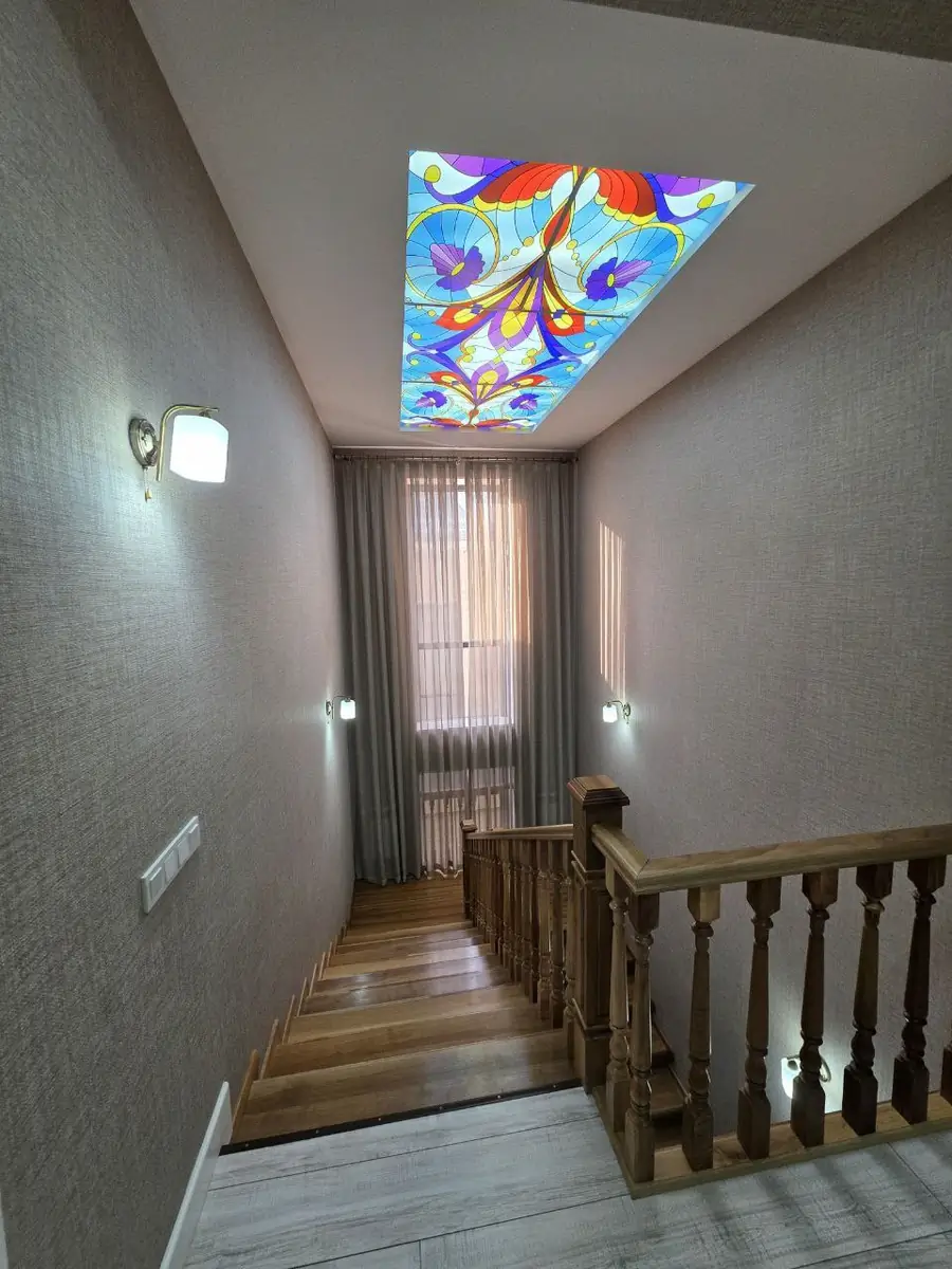 Сдается 3-этажный дом − 450 м²