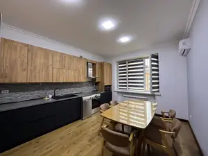3-комнатная квартира − 135 м², 8/9 этаж