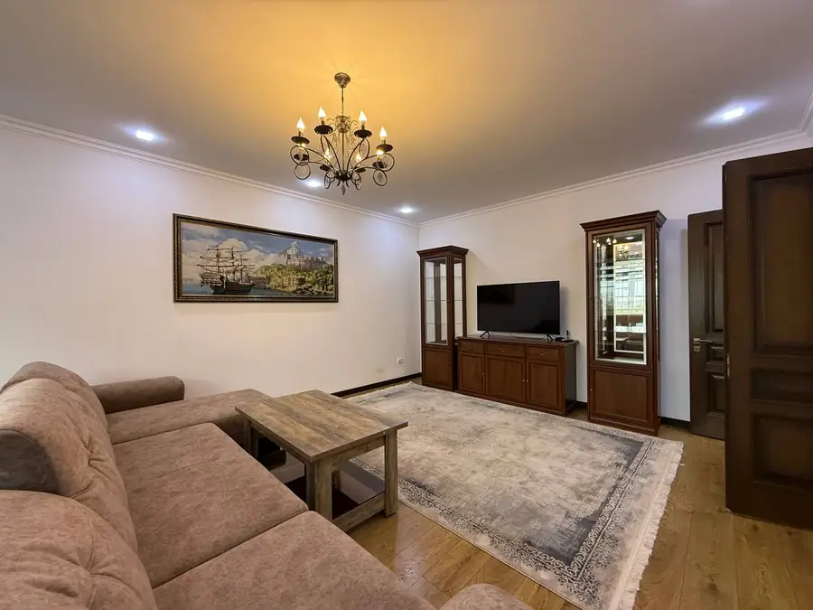3-комнатная квартира − 135 м², 8/9 этаж