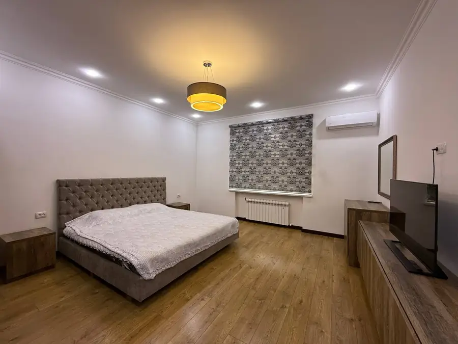 Сдается 3-комнатная квартира − 135 м²