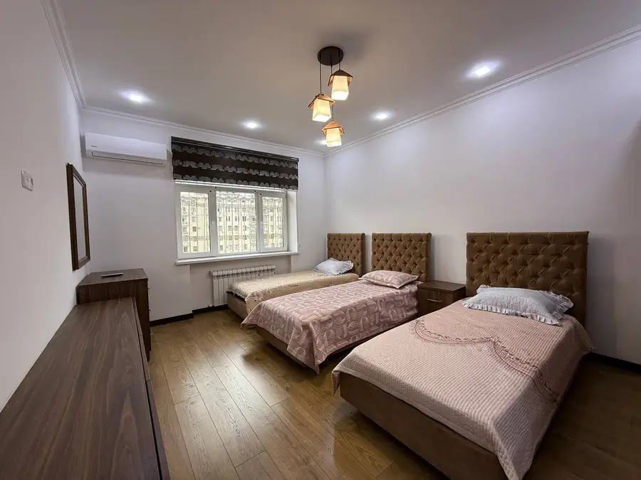 Сдается 3-комнатная квартира − 135 м²