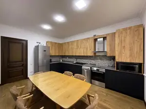 3-комнатная квартира − 135 м², 8/9 этаж