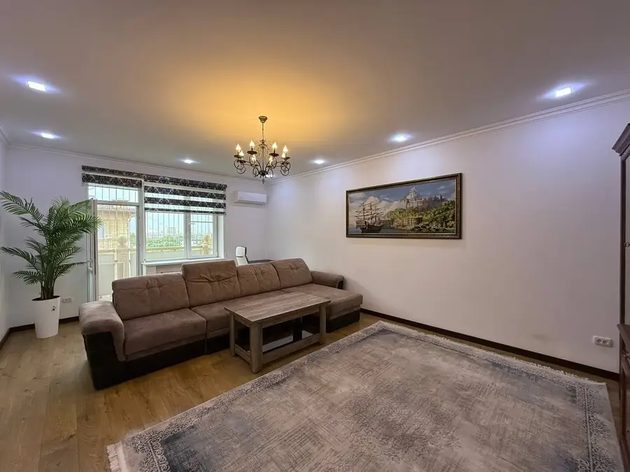 3-комнатная квартира − 135 м², 8/9 этаж