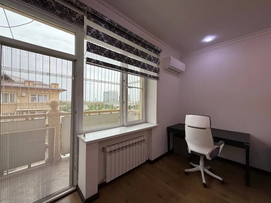 Сдается 3-комнатная квартира − 135 м²