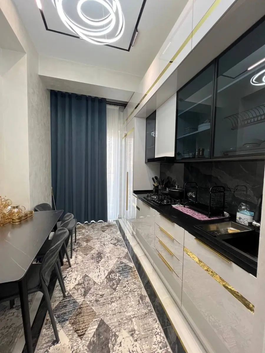 Сдается 3-комнатная квартира − 91 м²