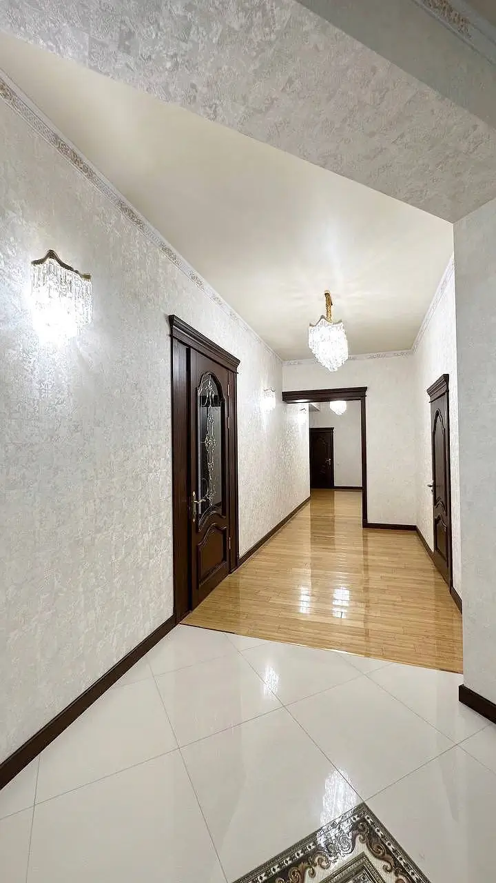 Сдается Более 5-комнатная квартира − 225 м²