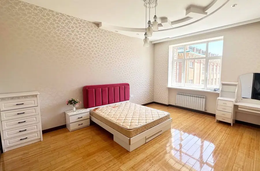 Более 5-комнатная квартира − 225 м², 3/8 этаж
