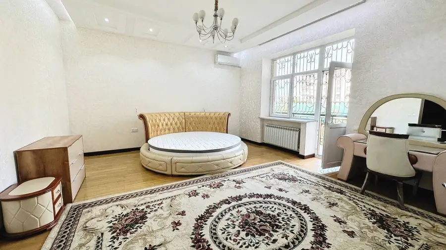 Более 5-комнатная квартира − 225 м², 3/8 этаж