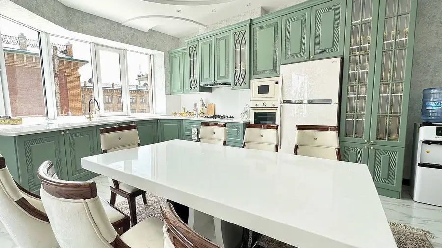 Более 5-комнатная квартира − 225 м², 3/8 этаж