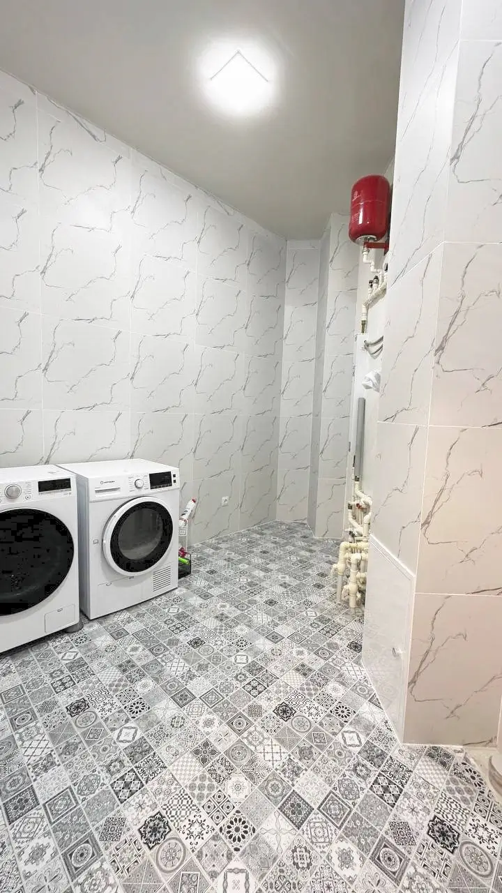 Сдается Более 5-комнатная квартира − 225 м²