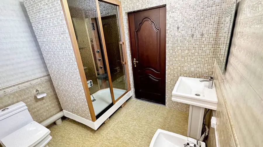 Сдается Более 5-комнатная квартира − 225 м²