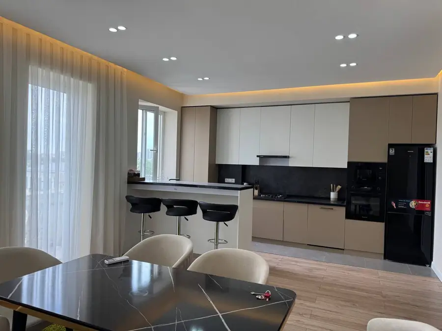 3-комнатная квартира − 130 м², 2/10 этаж