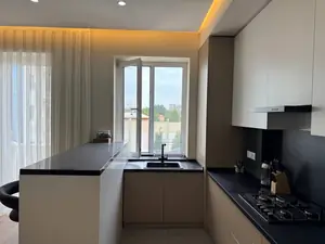 3-комнатная квартира − 130 м², 2/10 этаж