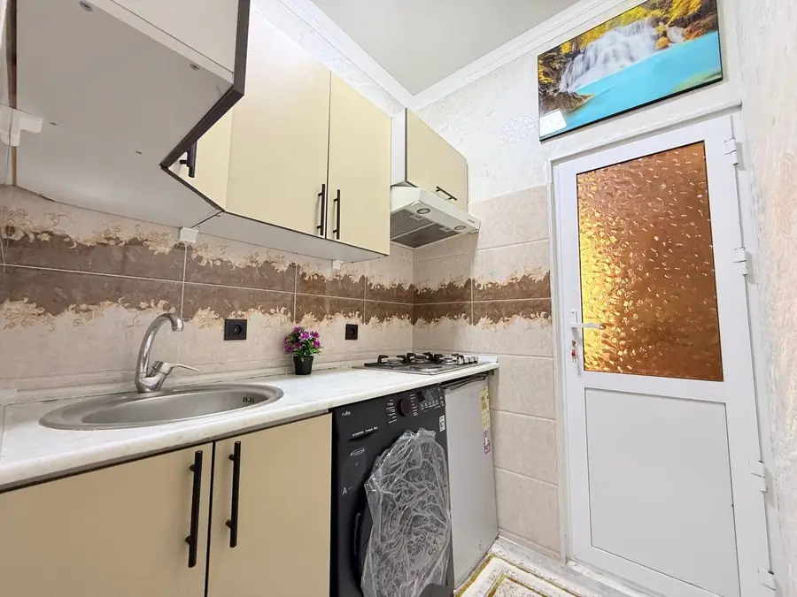 1-комнатная квартира − 30 м², 2/4 этаж