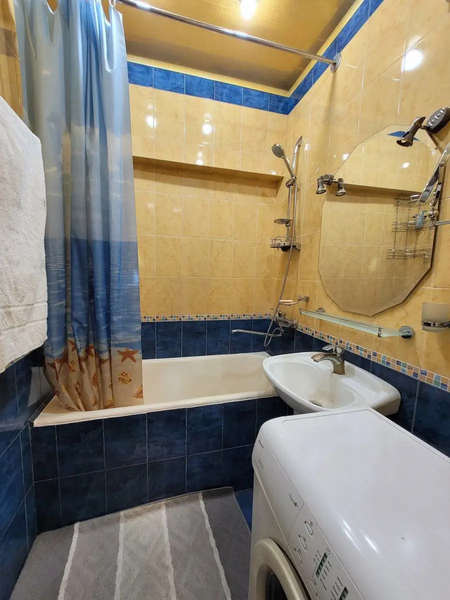 Более 5 xonali kvartira sotiladi − 115 m²