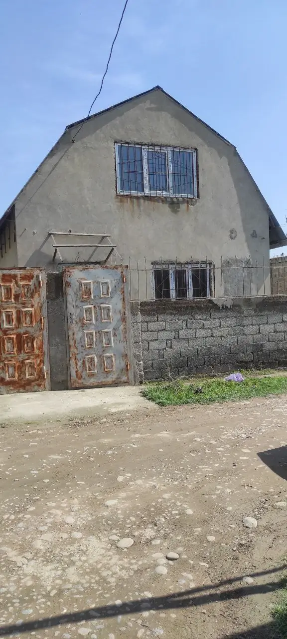 2-этажный дом − 70 м², 6 сот.