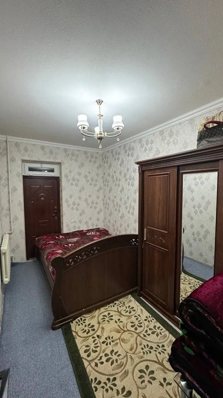 3 xonali kvartira sotiladi − 68 m²