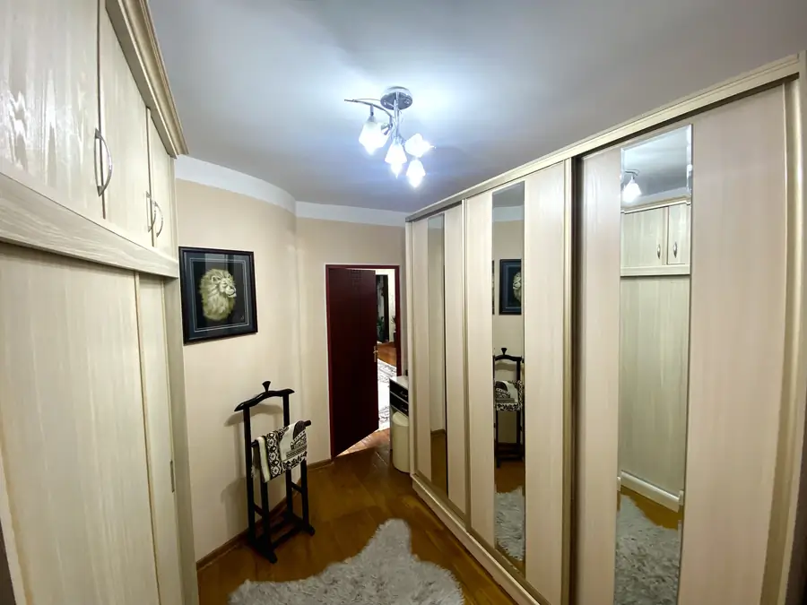 Продается 3-комнатная квартира − 73.4 м²