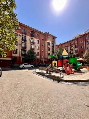 4-комнатная квартира − 93 м², 1/5 этаж