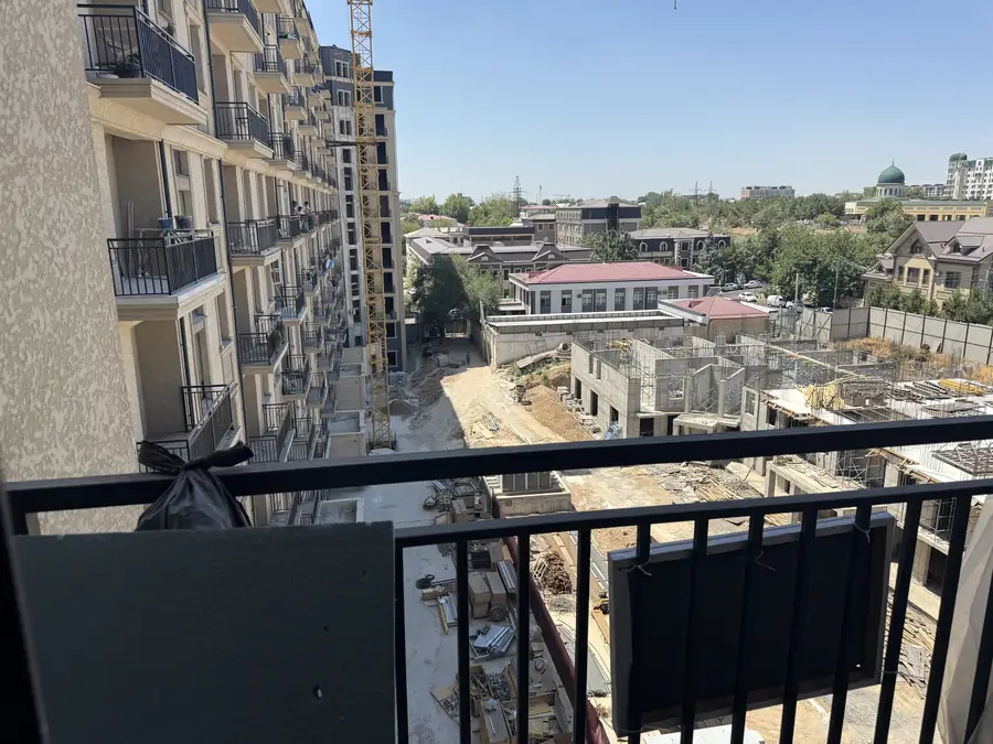 3 xonali kvartira sotiladi − 90 m²