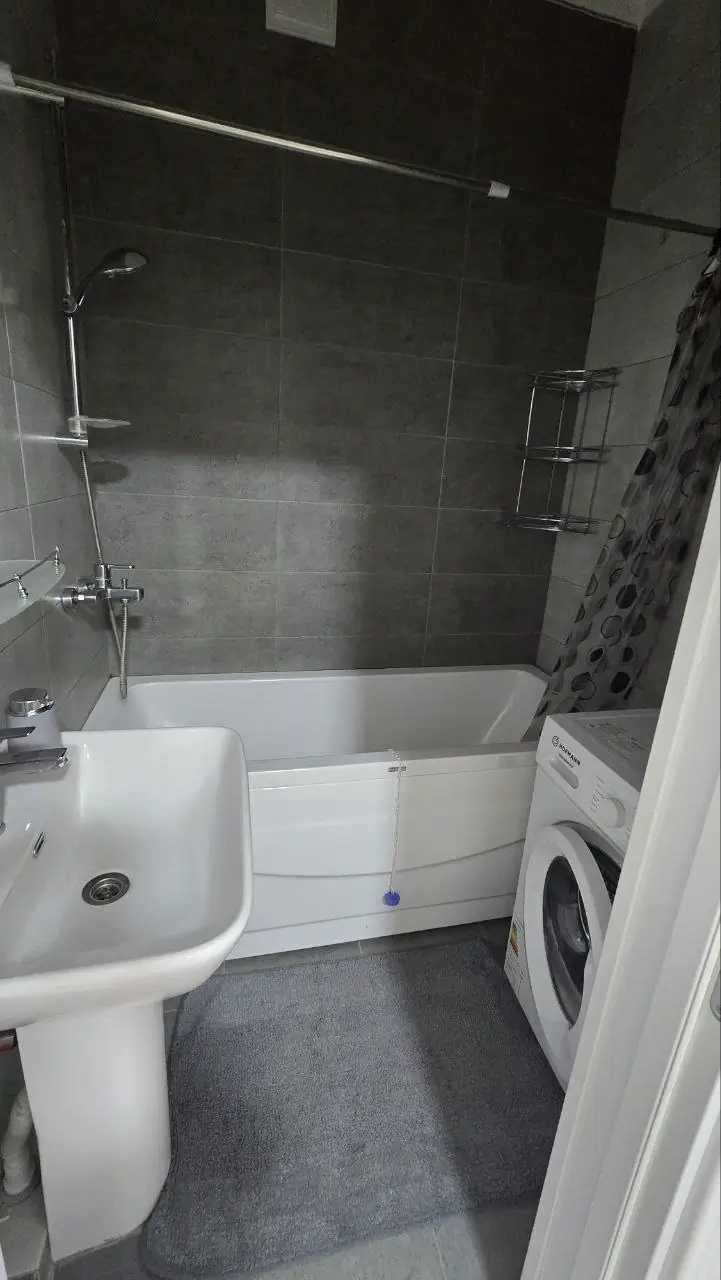 Продается 3-комнатная квартира − 74 м²